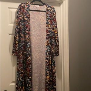 Large LuLaRoe Sarah (navy background)